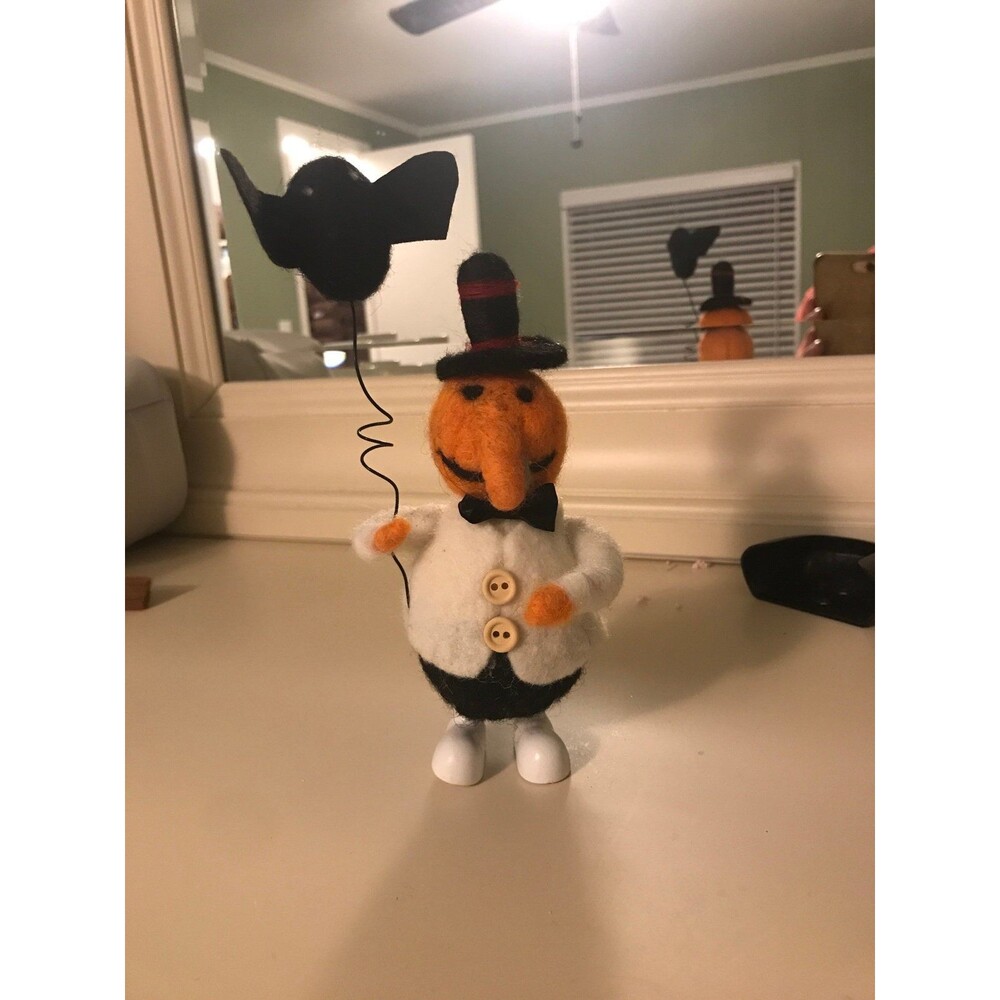 Felt pumpkin head
